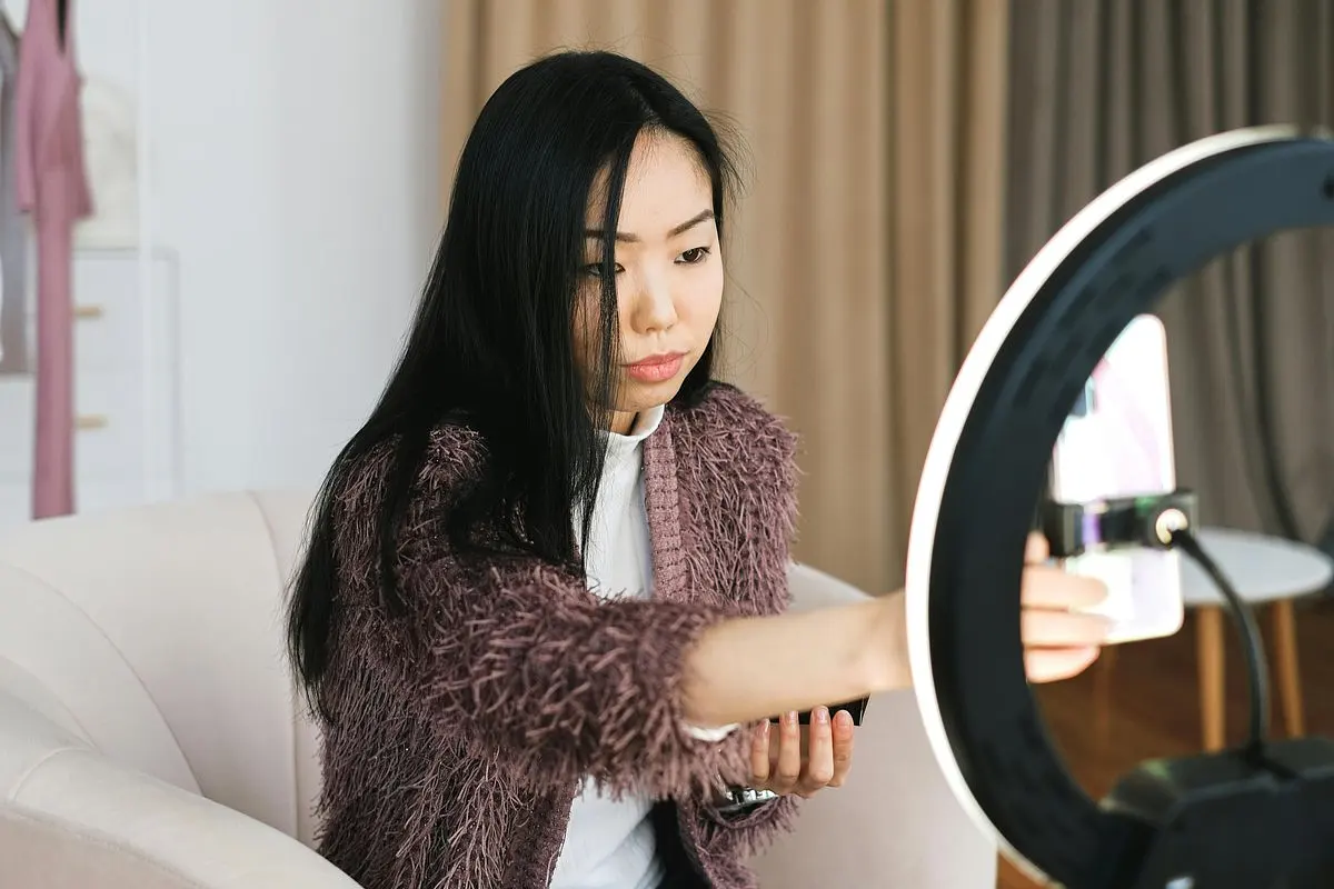 台灣網紅在貼文內文中展示 Instagram 購物連結